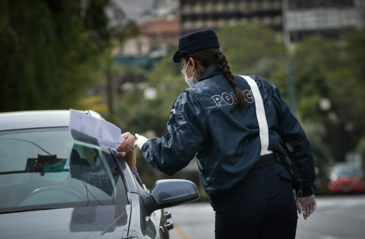 Αυστηρή προειδοποίση για «ψευδείς» βεβαιώσεις μετακίνησης – Πρόστιμο 10.500 ευρώ και στους συνεργούς εργοδότες