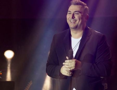 Συγκίνηση και μια ζεστή αγκαλιά για όλους από τον Αντώνη Ρέμο στο Mega