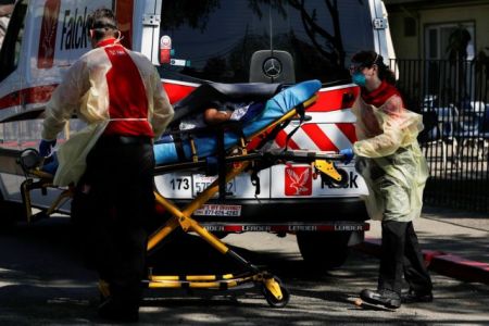 ΗΠΑ: Ξεπέρασαν την Ιταλία σε αριθμό νεκρών – Την επιστροφή στην… κανονικότητα μελετά ο Τραμπ