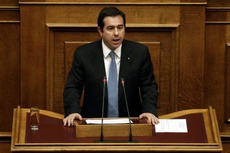 “Stay in Camps”, το μήνυμα Μηταράκη για τους προσφυγές