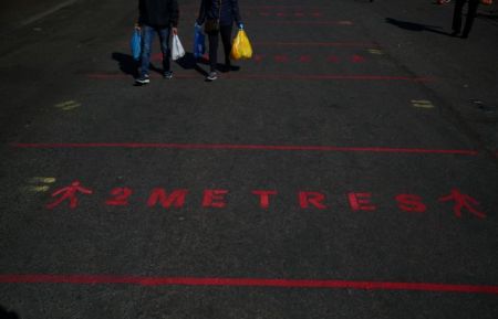 Κορωνοϊός: Αρκεί η απόσταση των δύο μέτρων; – Τι προτείνεται