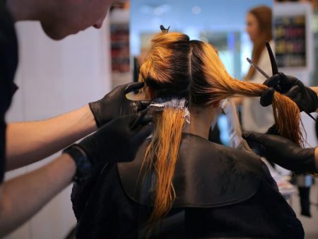 Έρχονται τα κομμωτήρια με… λίστα αναμονής;