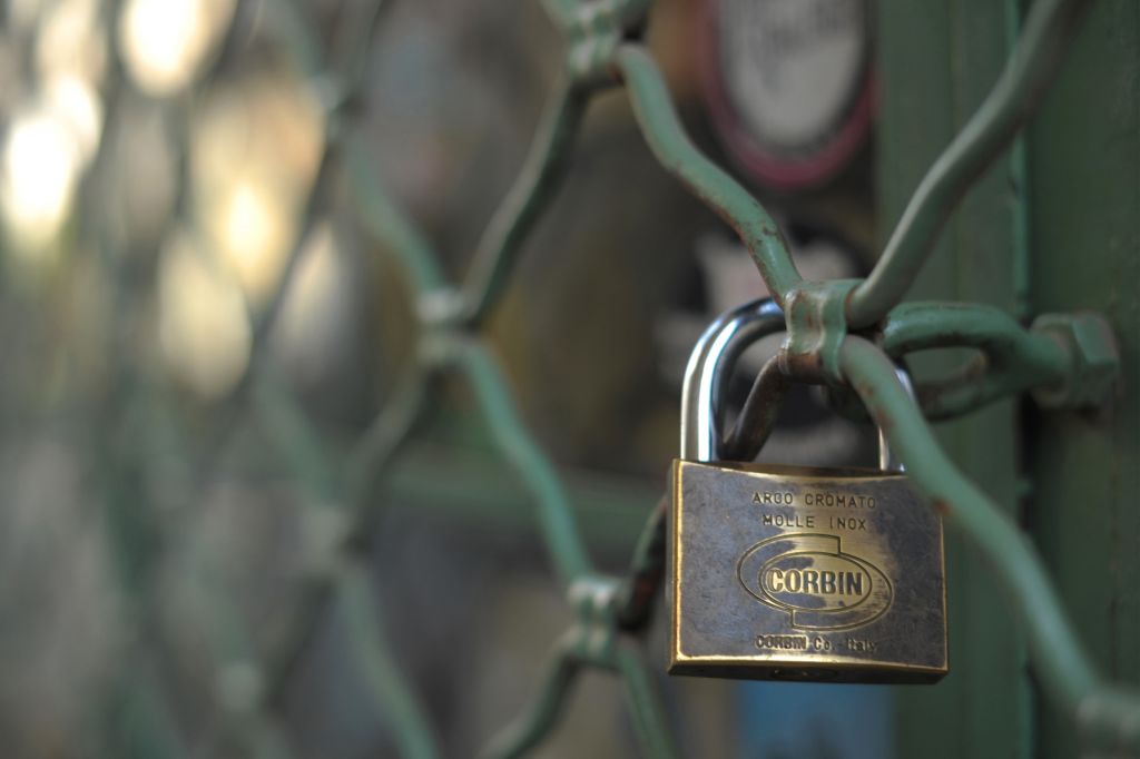 Απειλούνται με λουκέτο 100.000 μικές και πολύ μικρές επιχειρήσεις