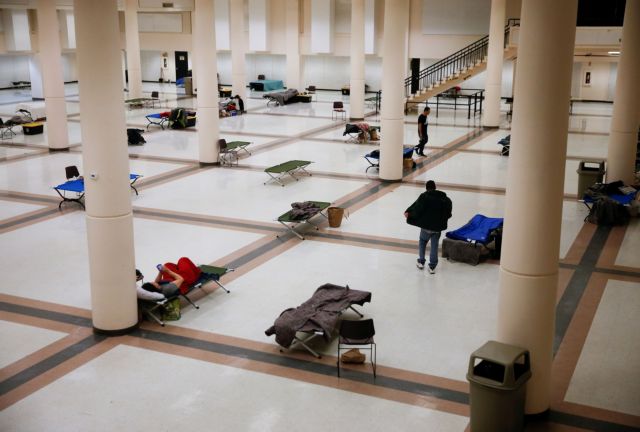 Κορωνοϊός: Ξεπέρασαν το όριο των 30.000 νεκρών οι ΗΠΑ