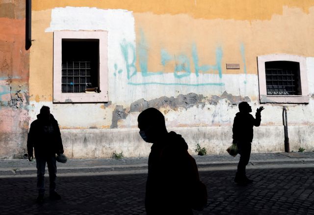 Ιταλία: Αυξάνονται τα κρούσματα, μειώνονται οι νεκροί – Λιγότερες εισαγωγές σε ΜΕΘ