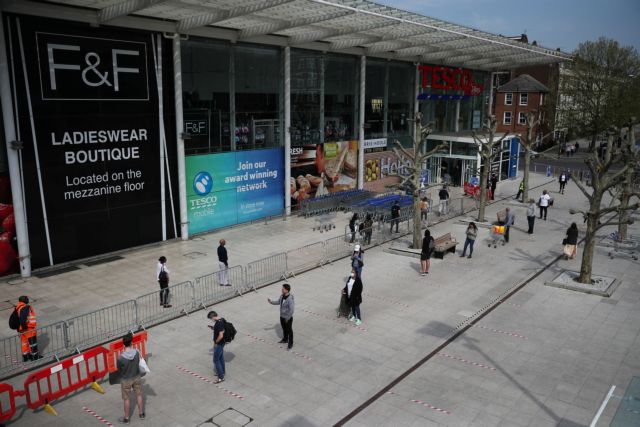 Κορωνοϊός: Εφιαλτικοί οι αριθμοί στην Βρετανία – Παρατείνονται τα μέτρα για 3 εβδομάδες