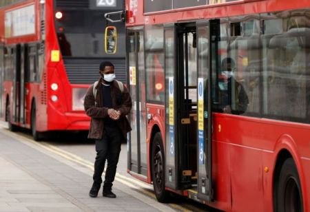 Κορωνοϊός – Βρετανία: Νεκροί 20 οδηγοί – Επιπλέον προστατευτικά μέτρα στα λεωφορεία