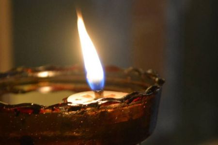 Μεγάλη Παρασκευή: «Με σβησμένο καντήλι δεν θα άφηνα το παιδί μου»