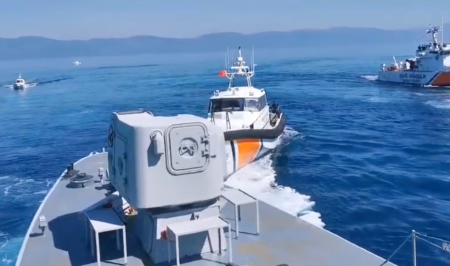 Τουρκικές ακταιωροί συνόδεψαν στη Λέσβο λέμβο με πρόσφυγες