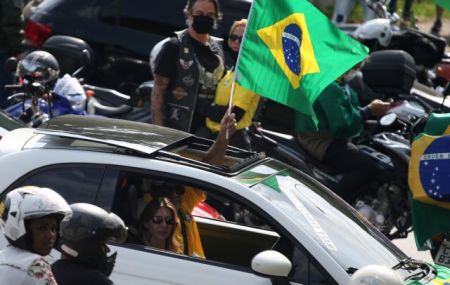 Βραζιλία : «Γριπούλα» ο κορωνοϊός λέει ο Μπολσονάρο παρά τους 2.347 νεκρούς