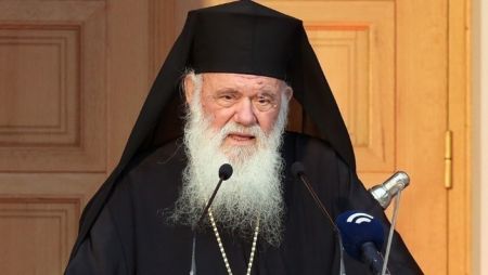 Αρχιεπίσκοπος Ιερώνυμος: Το φως νικάει το σκοτάδι, τίποτε πια δε μπορεί να μας φοβίσει