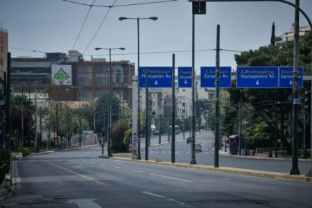 Πώς οι εξωστρεφείς Έλληνες τήρησαν με «ευλάβεια» τα περιοριστικά μέτρα