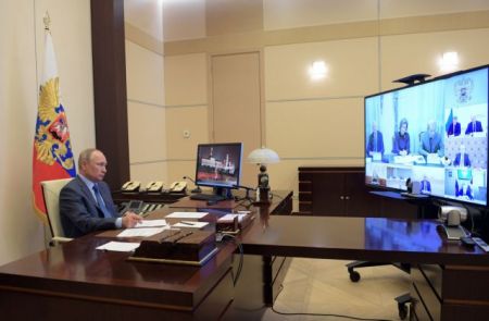 Πούτιν: Περιορίσαμε την κρίση κορωνοϊού, αλλά δεν έχουμε φτάσει στην κορύφωση