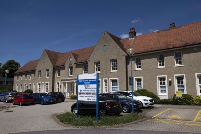 Κορωνοϊός: 348 θάνατοι σε νοσοκομεία της Βρετανίας το Σαββατοκύριακο