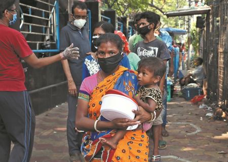Τέσσερα δισ. άνθρωποι «μόνοι»