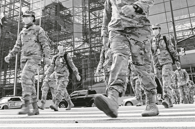 Καιρός για συστράτευση ­- αλλά πώς;