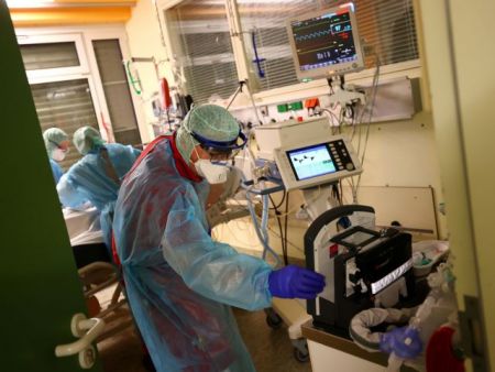 Εισαγγελική έρευνα για κακουργήματα στις δύο κλινικές με τα κρούσματα κορωνοϊού