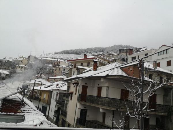 Χιόνισε σε Τρίκαλα, Λάρισα, Ιωάννινα τέλη Απριλίου (εικόνες)