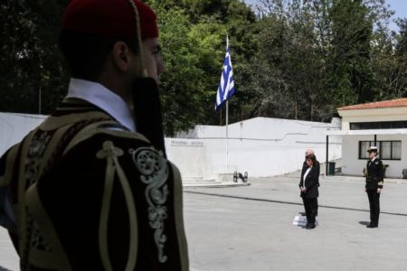 Στην Προεδρική Φρουρά η Σακελλαροπούλου