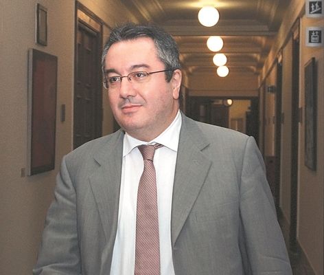 Μόσιαλος: Σύντομα το εμβόλιο, πιθανόν μέσα στο 2020 – Διευκρινίσεις για θάλασσα, πισίνες