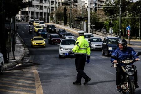 Κοροναϊός: Σε επιφυλακή οι Aρχές για να αποτραπεί πιθανό «πισωγύρισμα»