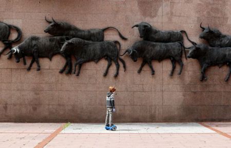 Καραντίνα τέλος για τα παιδιά στην Ισπανία – Βγήκαν έξω πρώτη φορά από τις 14 Μαρτίου