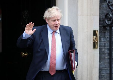 Επιστρέφει ο Τζόνσον την Δευτέρα – Υπό πίεση η βρετανική κυβέρνηση