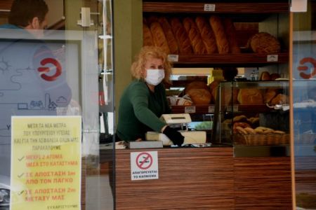 Τσιόδρας: Υποχρεωτική η μάσκα σε κλειστούς χώρους – Οι προϋποθέσεις για το άνοιγμα των σχολείων