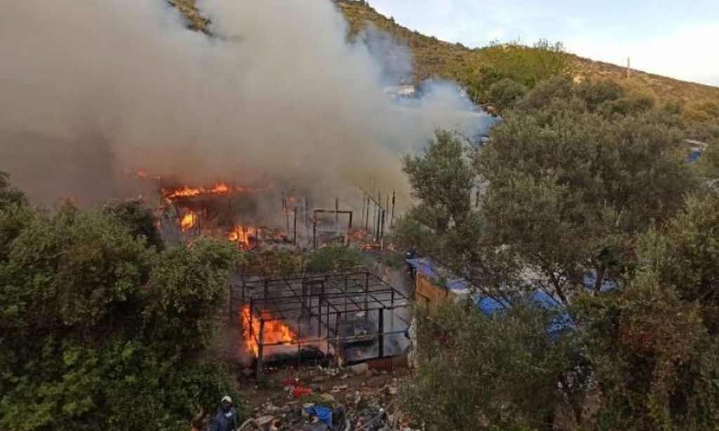 Στη Σάμο αύριο ο Μηταράκης μετά τη νέα πυρκαγιά στο ΚΥΤ