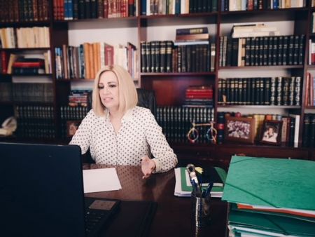 Γεννηματά: Μεγάλο ρίσκο το άνοιγμα των σχολείων – Η πρόταση για επιδότηση της εργασίας