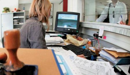 Κορωνοϊός: Πώς θα επιστρέψουν οι δημόσιοι υπάλληλοι στις υπηρεσίες τους