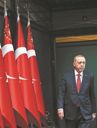 Προς τα βράχια η τουρκική οικονομία