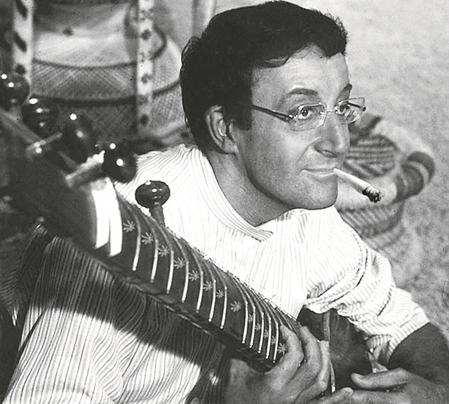 Ο Πίτερ Σέλερς σε πάρτι, η Τζούλια Ρόμπερτς σε γάμο!