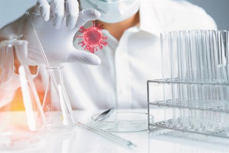 SARS-CoV-2: Από που κρατάει η σκούφια του