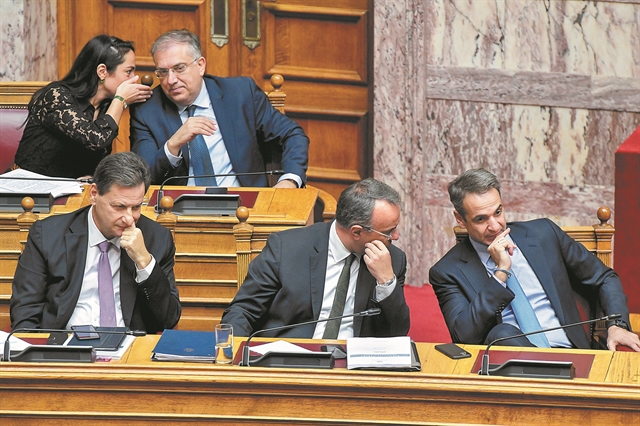 Ολα ανοιχτά για τη διάσωση στρατηγικών κλάδων και επιχειρήσεων