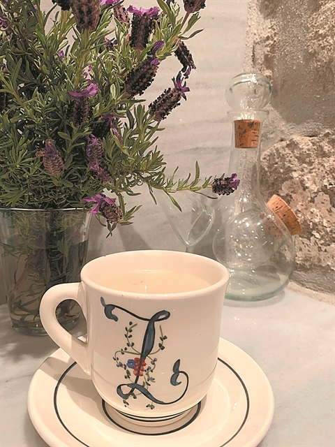 Οι πασχαλινές πινελιέςπου ξεχωρίζουν το νησί