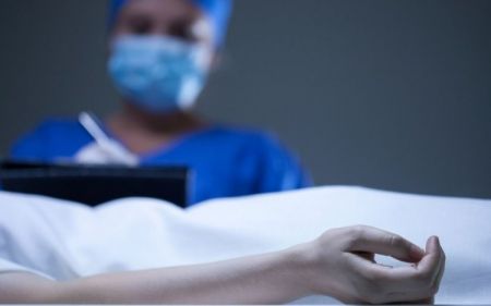 Κορωνοϊός: Και οι ιατροδικαστές ζητούν τα κρατικά επιδόματα