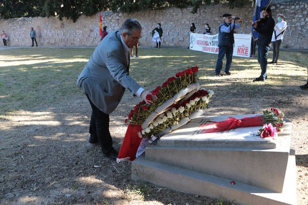 Kατάθεση στεφάνου από Δ. Κουτσούμπα στο Σκοπευτήριο της Καισαριανής