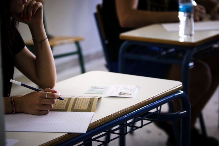 Κορωνοϊός: Πώς θα αντιμετωπιστούν τυχόν κρούσματα στα σχολεία και εν μέσω πανελληνίων