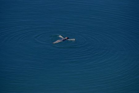 Θαλάσσια μπάνια και σωματική άσκηση από Δευτέρα – Τι ισχύει