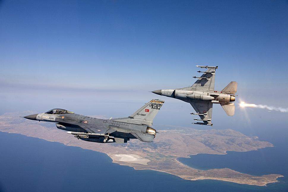 Νέες υπερπτήσεις τουρκικών F-16 πάνω από Χίο και Οινούσσες