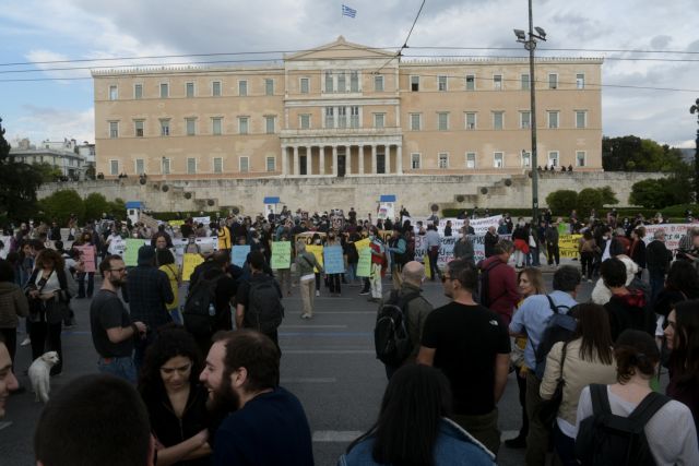 Αφρονες νοσταλγοί της «πλατείας» με οικολογικό προσωπείο