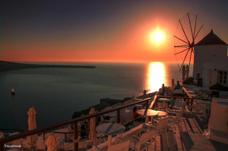 Μαγικές εικόνες: Το ηλιοβασίλεμα της Σαντορίνης «ταξίδεψε» σε όλο τον κόσμο μέσα από το Reuters