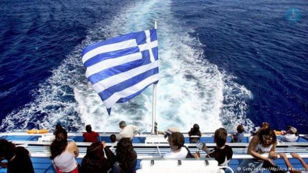 Τρία σενάρια για τον ελληνικό τουρισμό – Το ήπιο, το δυσμενές και το… δριμύ