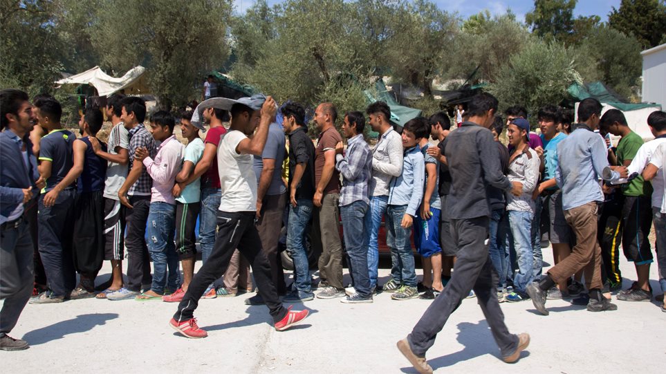 Guardian: Οι πρόσφυγες έγιναν πολιτικά παιχνίδια του Ερντογάν