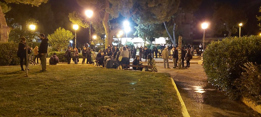 Μην τα βάζετε με τους πιτσιρικάδες στις πλατείες