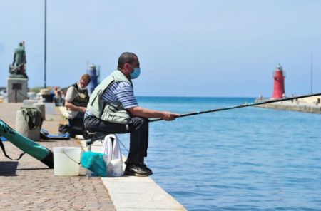 Κορωνοϊός -Nέα μελέτη: Γιατί οι υψηλές θερμοκρασίες δεν σταματούν τη μετάδοση
