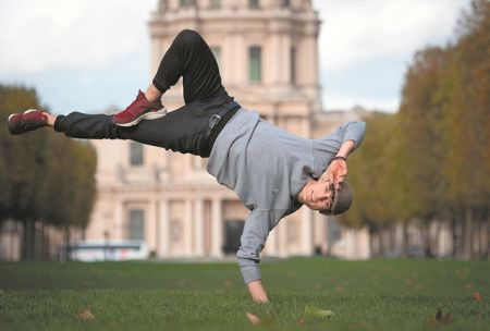 Ο κόντρα τενόρος που χορεύει μπρέικντανς