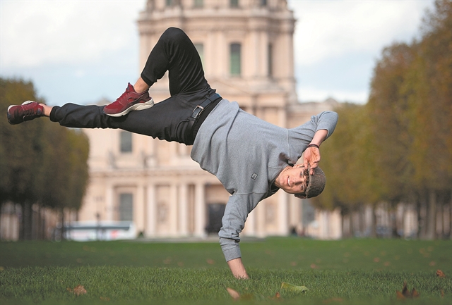 Ο κόντρα τενόρος που χορεύει μπρέικντανς