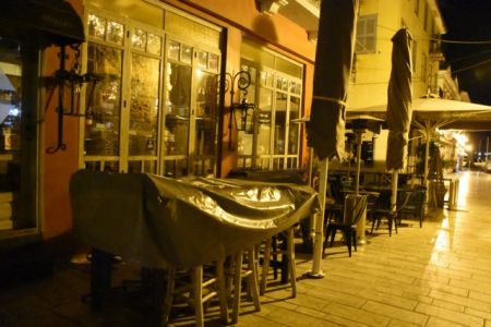 Εστίαση: Τραπεζάκια έξω και σενάρια μείωσης του ΦΠΑ – Τι μελετά η κυβέρνηση